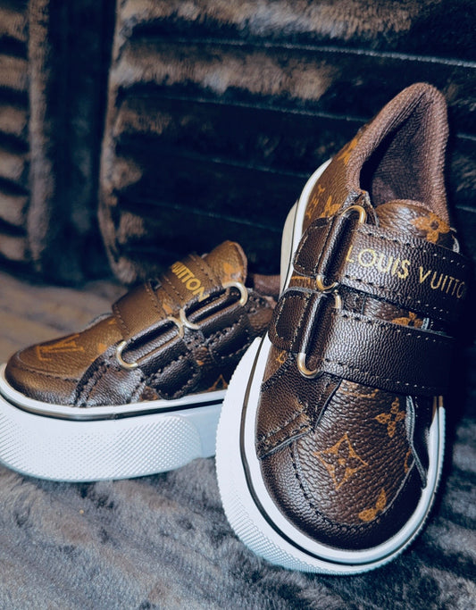 Kids Brown Velcro shoes