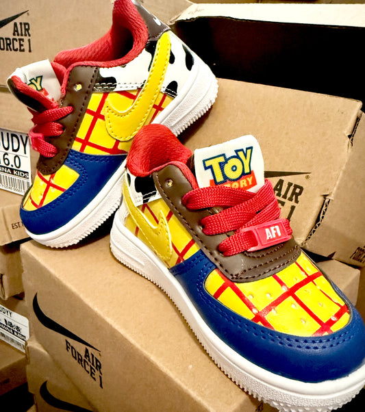 Guudy tennis shoes