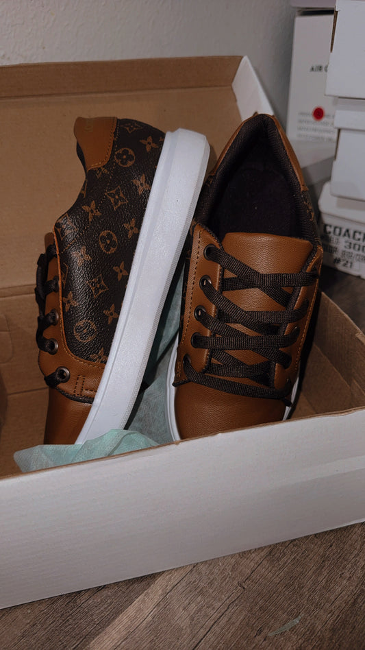 Brown tennis shoes